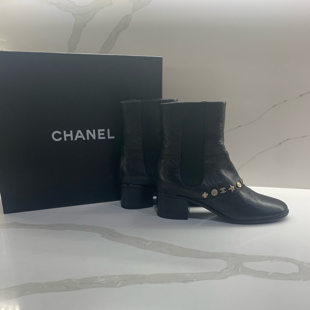 Chanel boots size 39 new black with gold